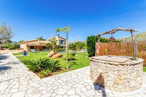 Property grounds - Villa Melis Dos - Four Bedroom Villa, Sleeps 8 (Pollença)