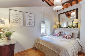 3 bedrooms, iron/ironing board, bed sheets