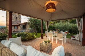 Outdoor dining - Villa with Private Pool on the Lucca Hills in S. Andrea di Compito (Capannori)