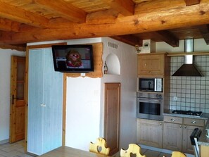 雪櫃、微波爐、焗爐、爐具