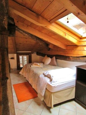 1 chambre, fer et planche à repasser, accès au Wi-Fi (inclus)