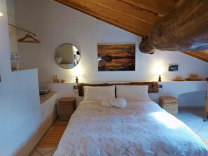 1 chambre, fer et planche à repasser, accès au Wi-Fi (inclus)