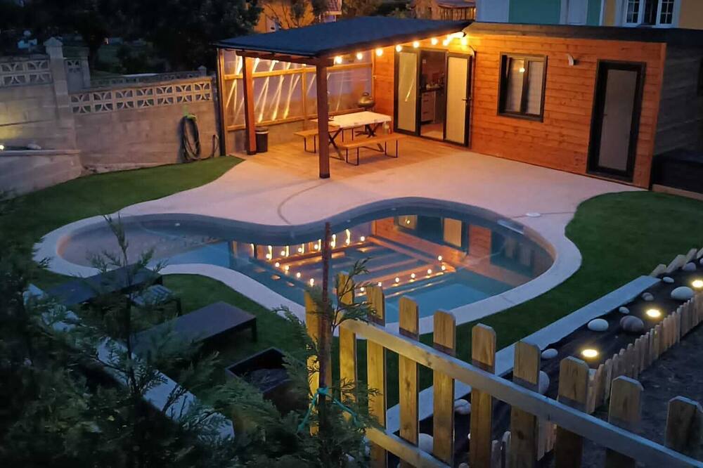 Cabin with heated pool