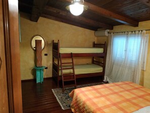 5 chambres, fer et planche à repasser, literie fournie