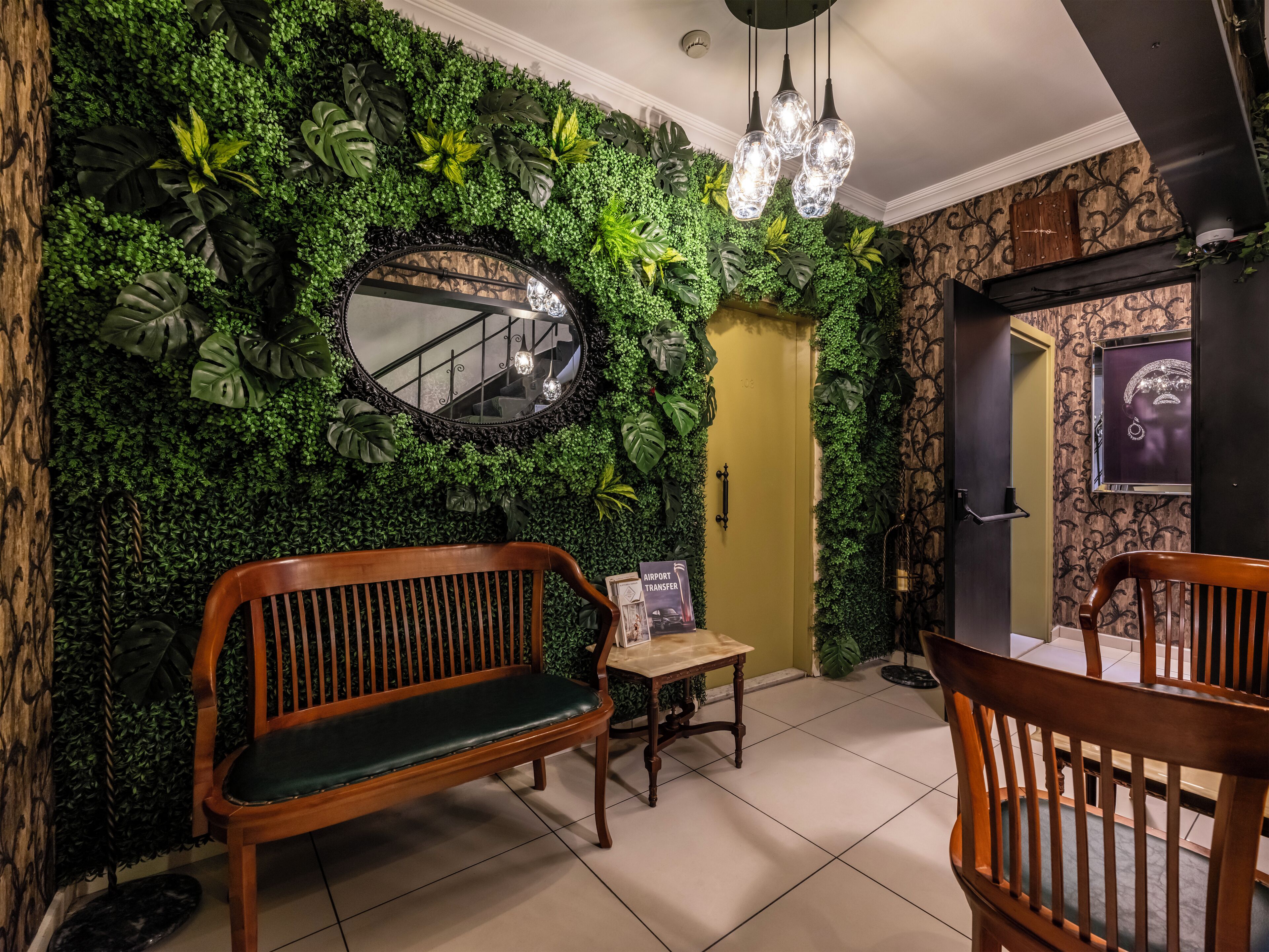 تلفزيون بشاشة مسطحة