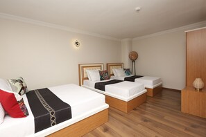 Standard Quadruple Room | Minibar, desk, soundproofing, iron/ironing board -  Perazre Hotel (Istanbul)