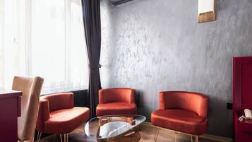 Chambre Quadruple Standard | Minibar, bureau, chambres insonorisées, fer et planche à repasser