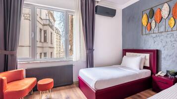 Chambre Standard avec lits jumeaux | Minibar, bureau, chambres insonorisées, fer et planche à repasser