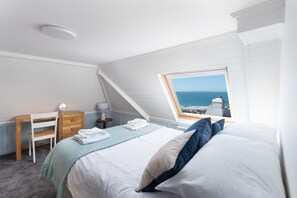 5 bedrooms, iron/ironing board, travel crib, internet