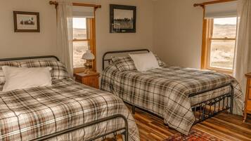 The Colonel Carrington Room | Free WiFi, bed sheets