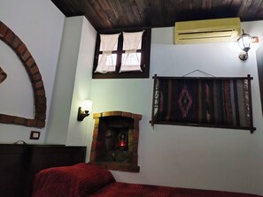 Traditionele Twin kamer | Luxe beddengoed, individueel gemeubileerd, een bureau