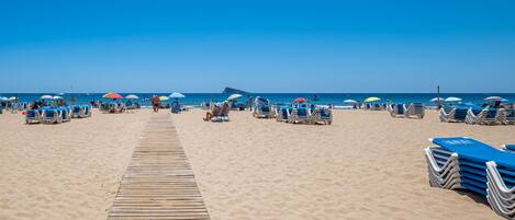 Una spiaggia nelle vicinanze