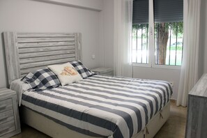 3 chambres, fer et planche à repasser, lit parapluie, Wi-Fi gratuit