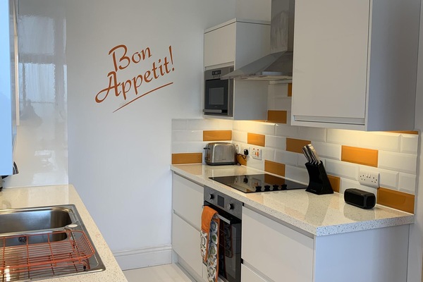 Frigorífic, microones, forn i placa de cuina