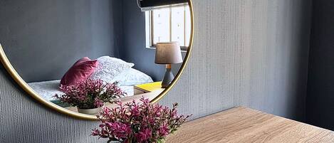 4 slaapkamers, een bureau, een strijkplank/strijkijzer, gratis wifi