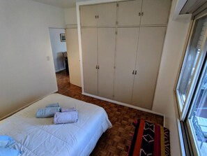 1 bedroom, in-room safe, iron/ironing board, WiFi - Quiet and Comfortable near subway, train and buses (Belgrano)