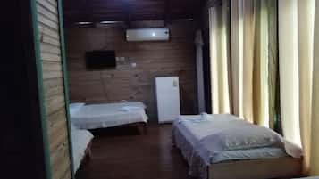 Family Quadruple Room, 1 Bedroom, Private Bathroom | 1 bedroom, iron/ironing board, free WiFi, bed sheets