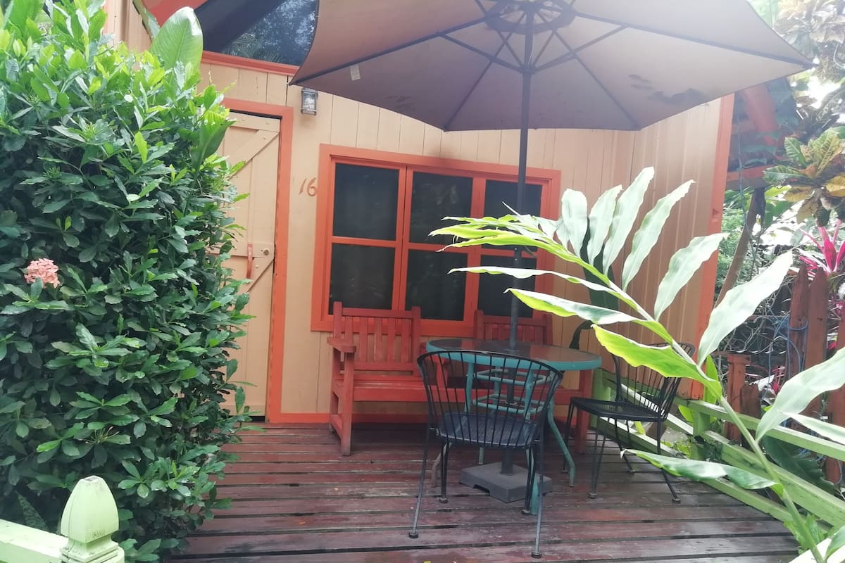 Eenvoudige eenpersoonskamer, 1 tweepersoonsbed | 1 slaapkamer, een strijkplank/strijkijzer, gratis wifi, beddengoed