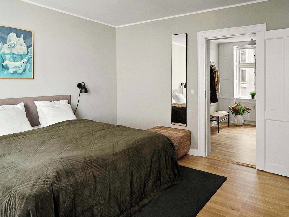 2 habitaciones, tabla de planchar con plancha y cuna de viaje 