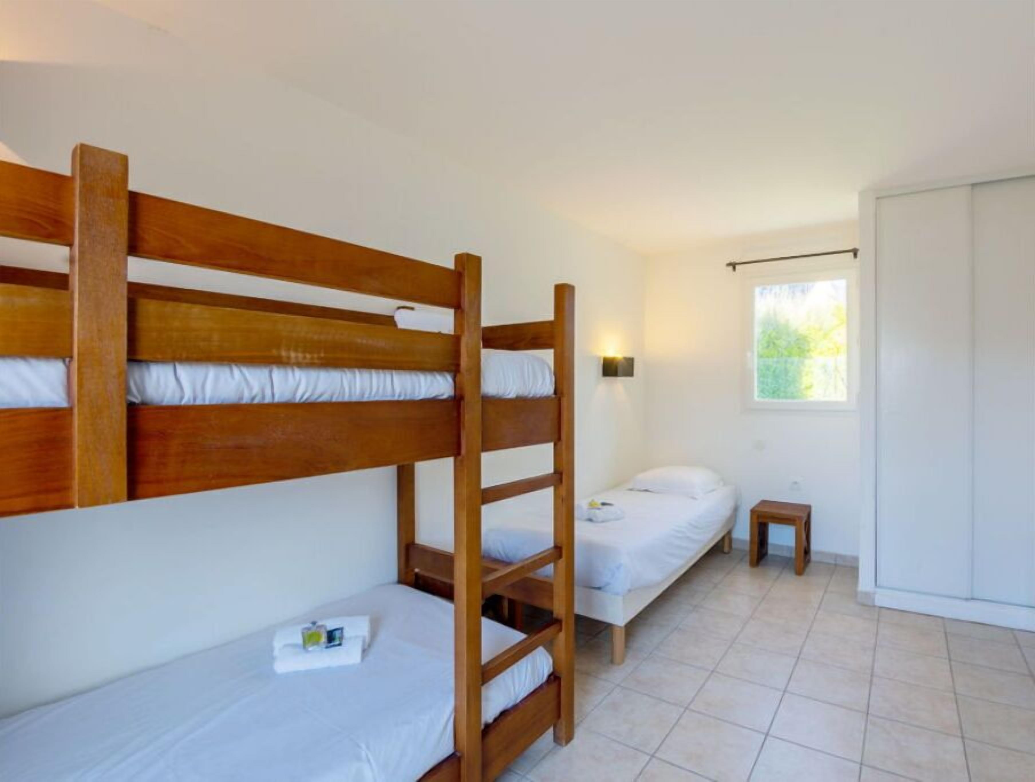 2 bedrooms, travel crib, free WiFi