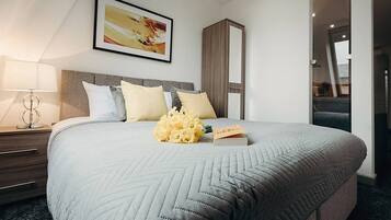 Iron/ironing board, WiFi, bed sheets