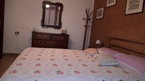 2 Schlafzimmer, Bügeleisen/Bügelbrett, Bettwäsche