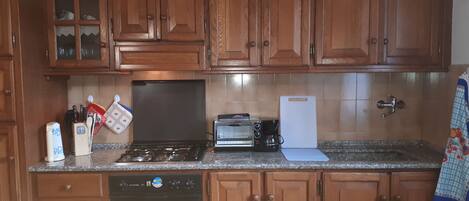 Cookware/dishes/utensils