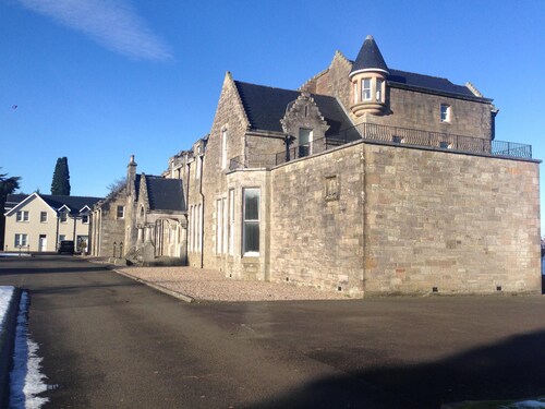 Luxury Ground Floor Apt