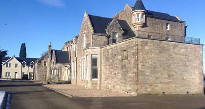 Luxury Ground Floor Apt