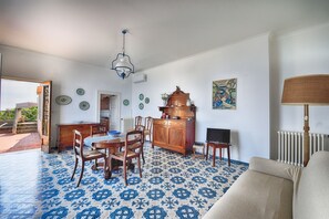 TV - Villa Gilda: Elegance and Breathtaking Views Between Sky and Sea. (Conca dei Marini)