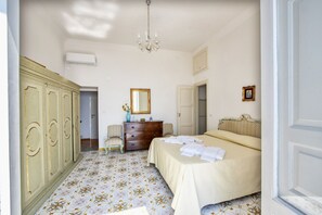 2 bedrooms, iron/ironing board, travel crib, free WiFi - Villa Gilda: Elegance and Breathtaking Views Between Sky and Sea. (Conca dei Marini)