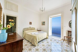 2 bedrooms, iron/ironing board, travel cot, free WiFi