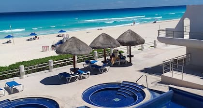 BEAUTIFUL VILLA ON THE BEST BEACH OF CANCUN