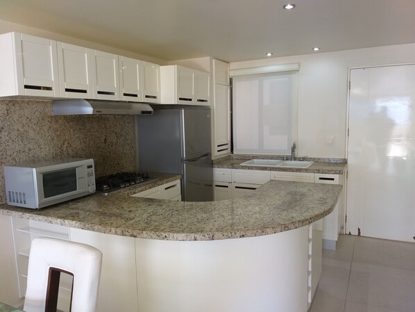 Microwave, coffee/tea maker, cookware/dishes/utensils, dining tables