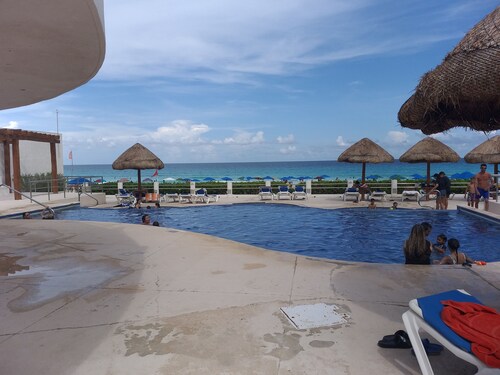 BEAUTIFUL VILLA ON THE BEST BEACH OF CANCUN