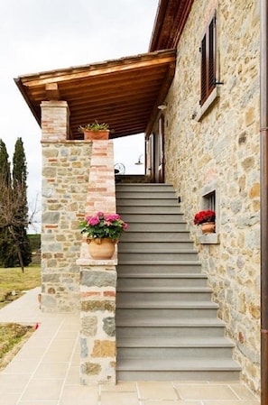 Exterior detail - Agriturismo Fattoria del Nonno Berto - Entire Structure (Cortona)