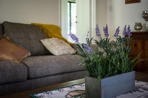 Flat-screen TV - RondayVoo Bed & Breakfast (Speewah)