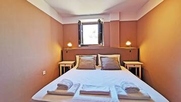 1 bedroom, in-room safe, iron/ironing board, free WiFi