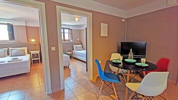 1 bedroom, in-room safe, iron/ironing board, free WiFi