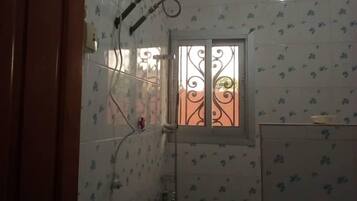 Handdukar och toalettpapper