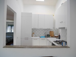 冰箱、微波炉、烤箱、炉灶