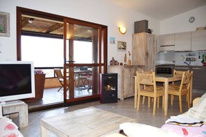 Smart-TV, DVD-Player, Bücher, Videothek