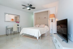 Een strijkplank/strijkijzer, gratis wifi, beddengoed