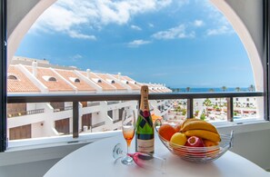 Dining - BEAUTIFUL AND BRIGHT STUDIO WITH OCEAN VIEW (Playa de Las Americas)