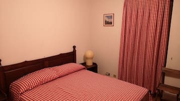 2 bedrooms, iron/ironing board, bed sheets
