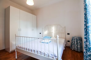 2 bedrooms, iron/ironing board, free WiFi