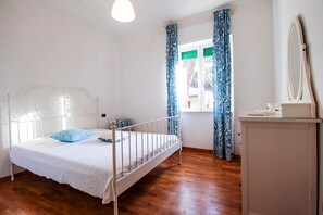 2 bedrooms, iron/ironing board, free WiFi