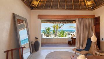 Suite First Floor Ocean Front | Premium bedding, memory-foam beds, free minibar, in-room safe