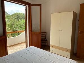 2 Schlafzimmer, Bügeleisen/Bügelbrett, Reisekinderbett, Bettwäsche