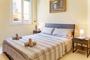 4 bedrooms, iron/ironing board, WiFi, bed sheets - Salvator Rosa Metro station Flat x8 (Napoli)